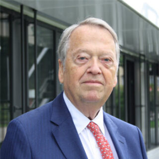 Dr. Arend Oetker | Chair Donor