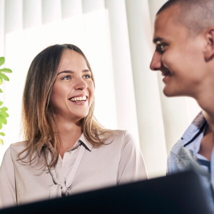 Zwei Masterstudenten im Gespräch