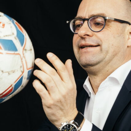 Prof. Dr. Henning Zülch Inhaber des Lehrstuhls für Rechnungswesen, Wirtschaftsprüfung und Controlling