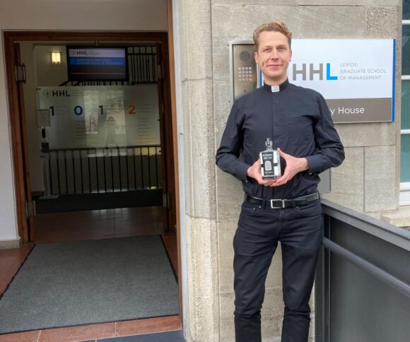 HHL Alumnus Justinus Pech Monastic Gin