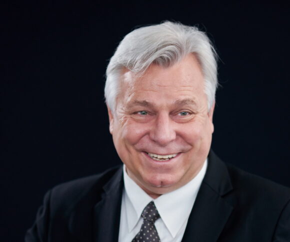 Prof. Dr. Dr. Kelvin Willoughby Holder of the Chair Deutsche Bank Endowment Fund Chair for Innovation Management and Entrepreneurship