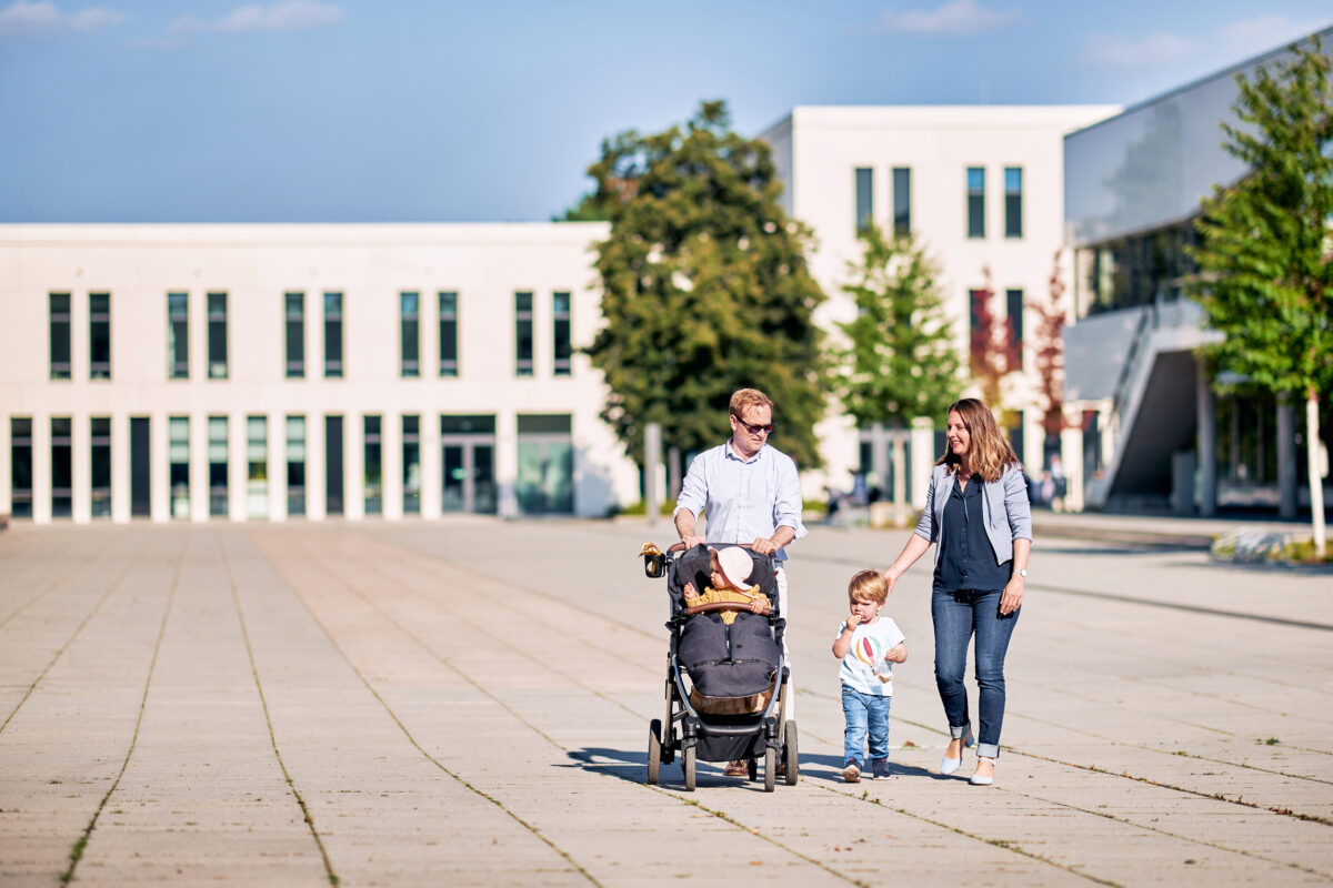 Studying with Kids - Dorothee von Krziwoblodzki