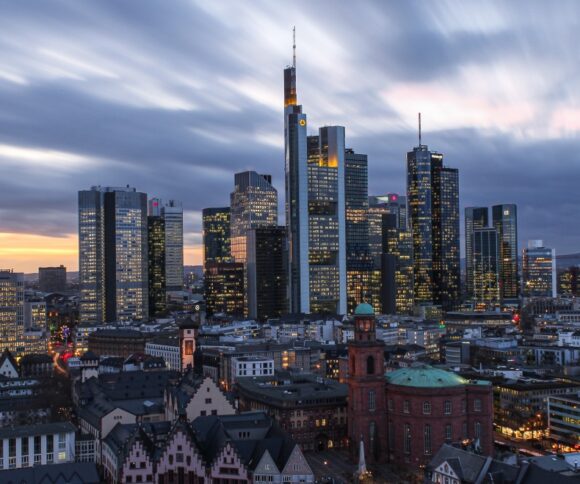 Frankfurter Skyline bei Nacht