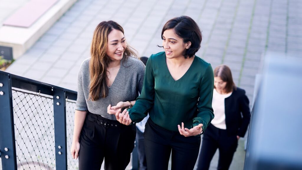 Two female MBA students from HHL.