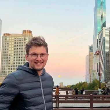 Portrait of Part-Time Master in Management Student Keno Lübsen in Chicago
