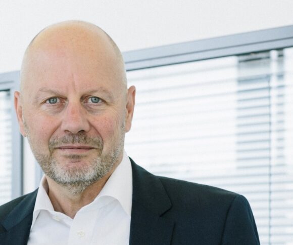 Prof. Dr. Bernhard Schwetzler Inhaber des Lehrstuhls für Finanzmanagement und Bankwirtschaft