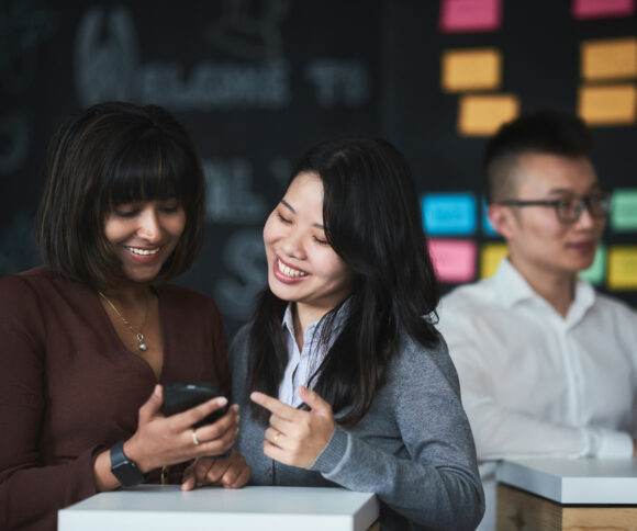 2 international female MBA students talking about something