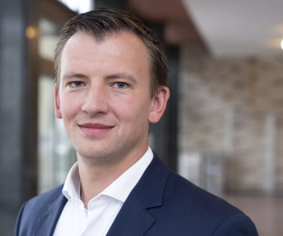 Dr. Maximilian Schreiter Assistant Professor, Deputy Chair and Chair of Mergers & Acquisitions