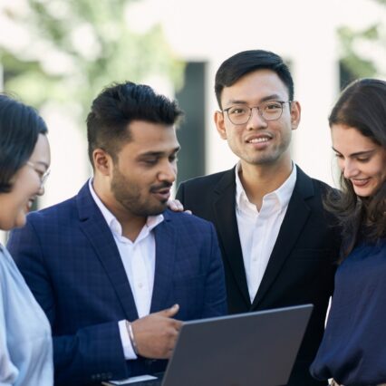 Internationale mba Studenten auf dem HHL Campus