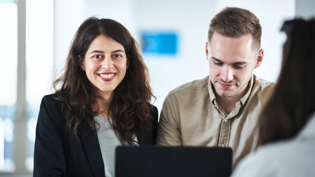 Two HHL students smiling.