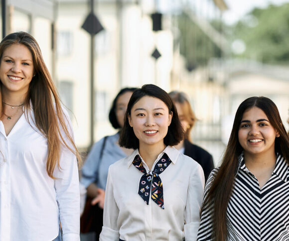 Drei HHL-Studenten auf dem HHL-Campus