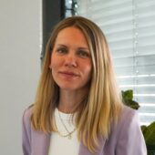 Portrait of Annegret Pimishofer, Program Consultant at HHL for the Master in Entrepreneurship