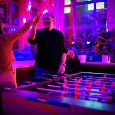 Tanuende Personen bei der HHL Community Night