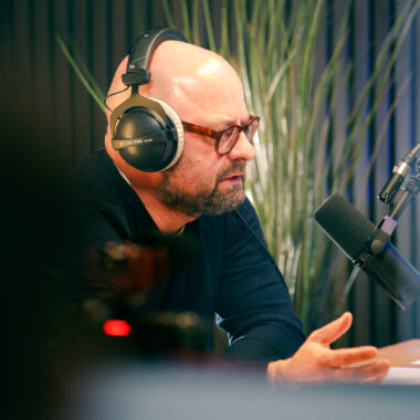 Prof. Dr. Henning Zülch while filming the first episode of the HHL podcast