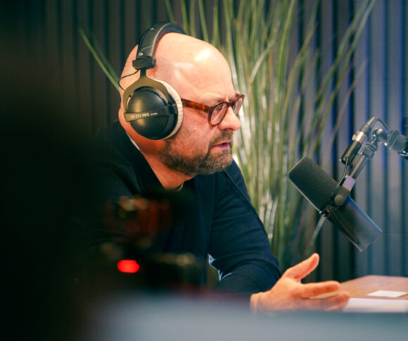 Prof. Dr. Henning Zülch while filming the first episode of the HHL podcast