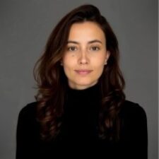 Portrait of Lena Mittelmeier, HHL Alumna, Senior Manager/Sales Strategy, Apleona Group