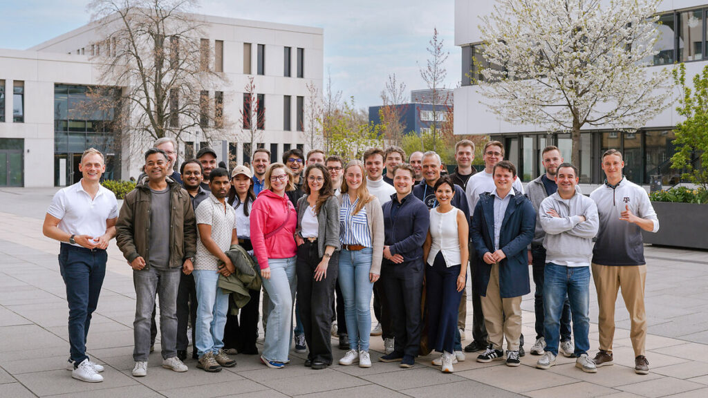 The picture shows the participants of the AI Builder Community at HHL
